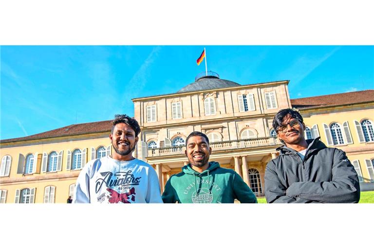 Primul Theja Bandarikanti, Uttej Chadaravalli und Saikumar Kuruva (von links) haben sich bewusst für ein Studium in Hohenheim entschieden – und hätten nie gedacht, dass es so schwierig sein würde, eine Wohnung zu finden.