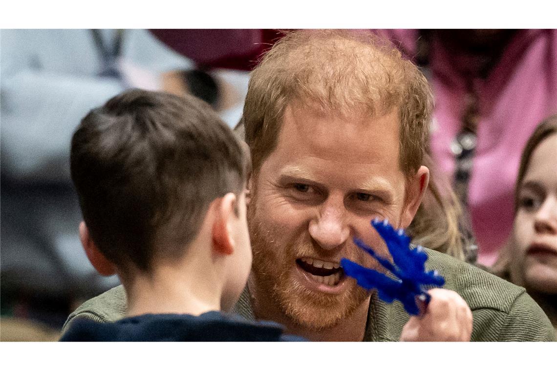 Bilder des Tages Prinz Harry bei Invictus Games: Herzlicher Moment mit jungem GB-Fan in Vancouver