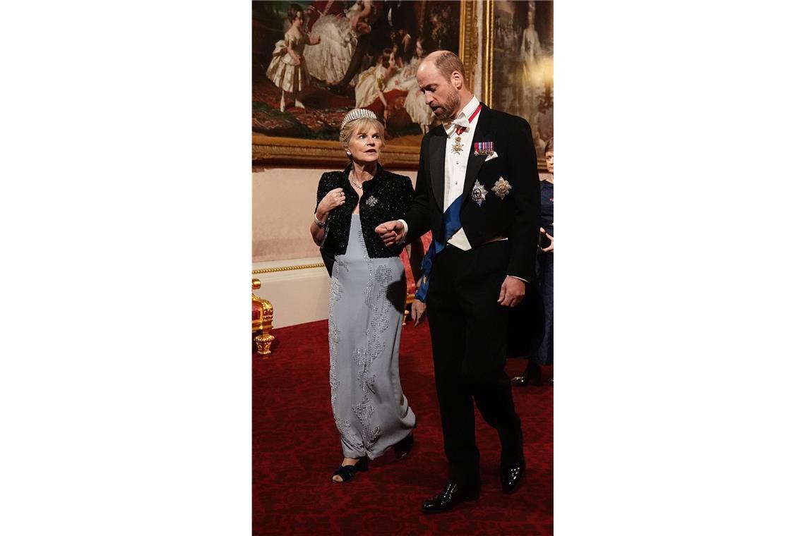 Die Beckhams füllen die Glamour-Lücke Prinz William bestritt den Abend ohne seine Frau Kate, ...