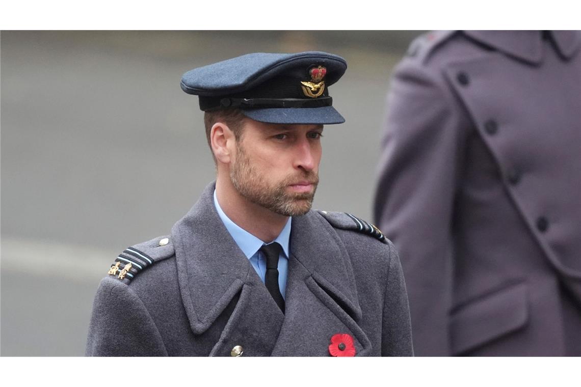 Kate kehrt nach Chemotherapie auf öffentliche Bühne zurück Prinz William in Uniform. Die Zeremonie am zentralen Kriegerdenkmal Cenotaph im Regierungsviertel gehört zu den wichtigsten Terminen im royalen Kalender.
