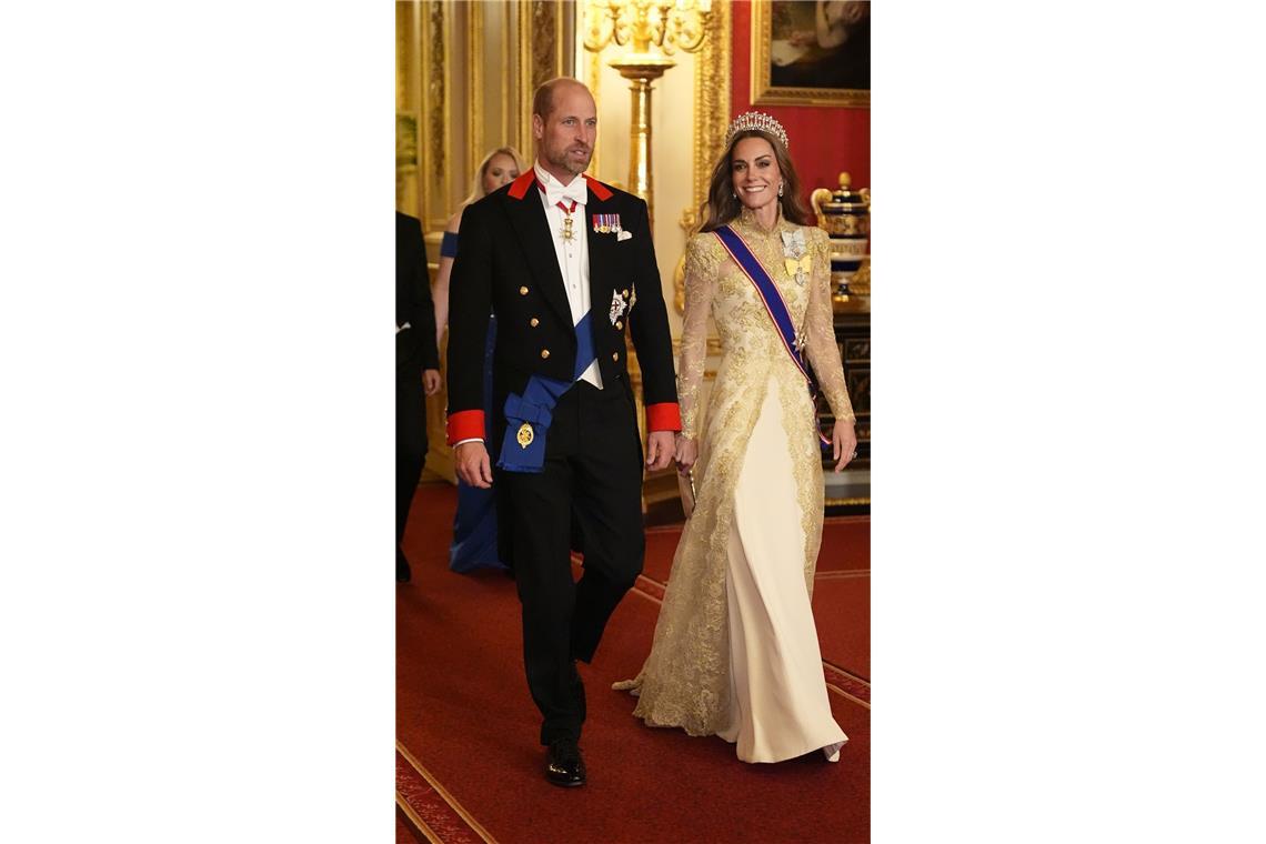 Melania schulterfrei - „Ich denke, ordinär ist das Wort für dieses Kleid“