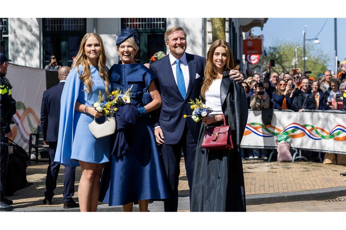 Niederländer bejubeln ihren Monarchen Prinzessin Amalia, Königin Maxima, König Willem-Alexander und Prinzessin Alexia feiern in Doetinchem.