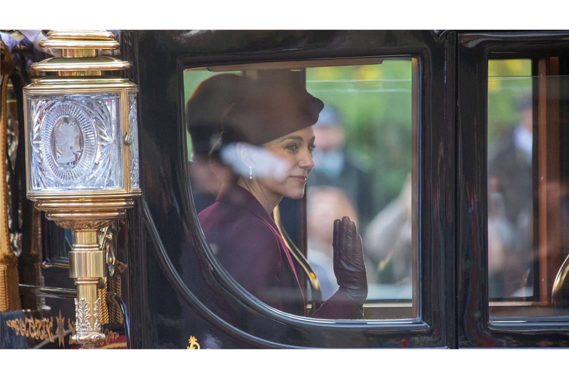 Kate und William begrüßen Emir von Katar zum Staatsbesuch Prinzessin Kate in der Kutsche während der Zeremonie der Ehrengarde zum Empfang des Emirs von Katar am Dienstag.