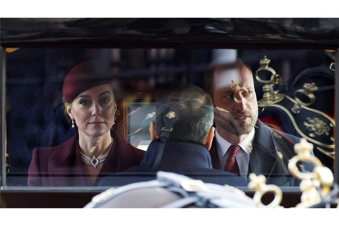 Kate und William begrüßen Emir von Katar zum Staatsbesuch Prinzessin Kate und Prinz William begleiteten die Zeremonie in einer Kutsche.