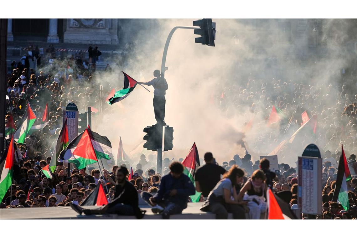 Bilder des Tages Pro-palästinensische Demonstranten versammeln sich auf dem San-Giovanni-Platz in Rom.