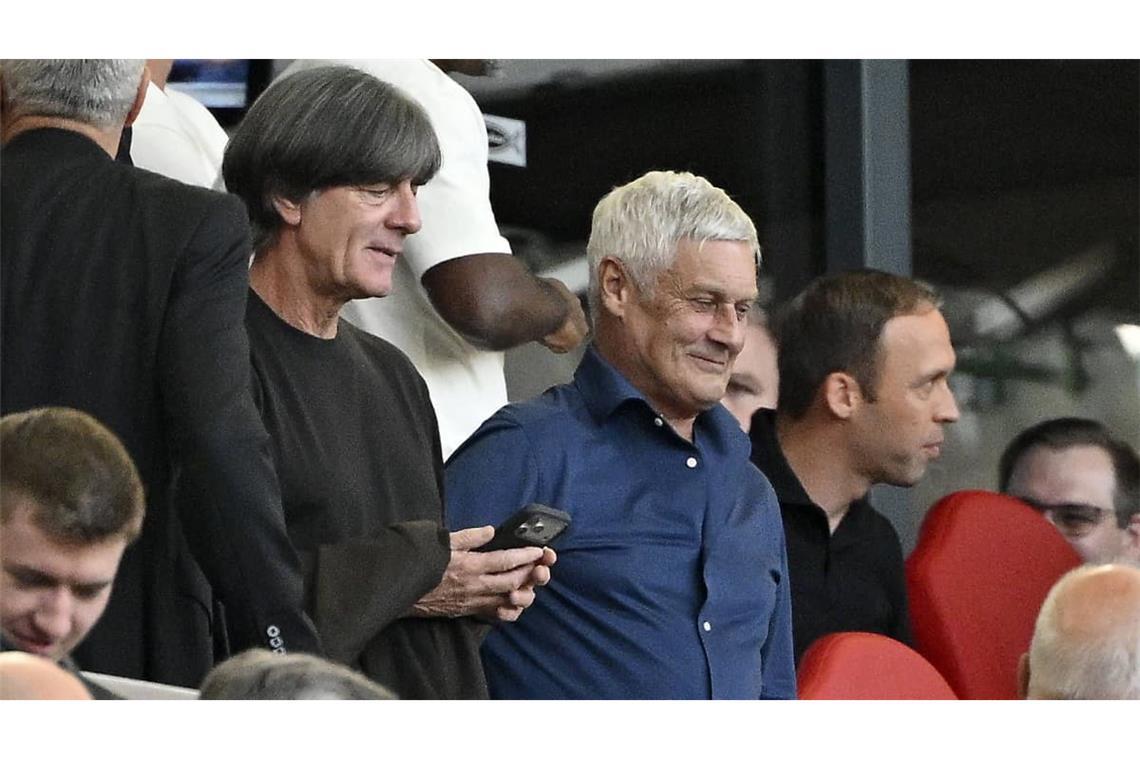 Prominenter Besuch in der MHP Arena: Joachim Löw, Armin Veh und Andreas Hinkel (v.l.n.r.) sahen sich das Spiel von der Tribüne aus an.
