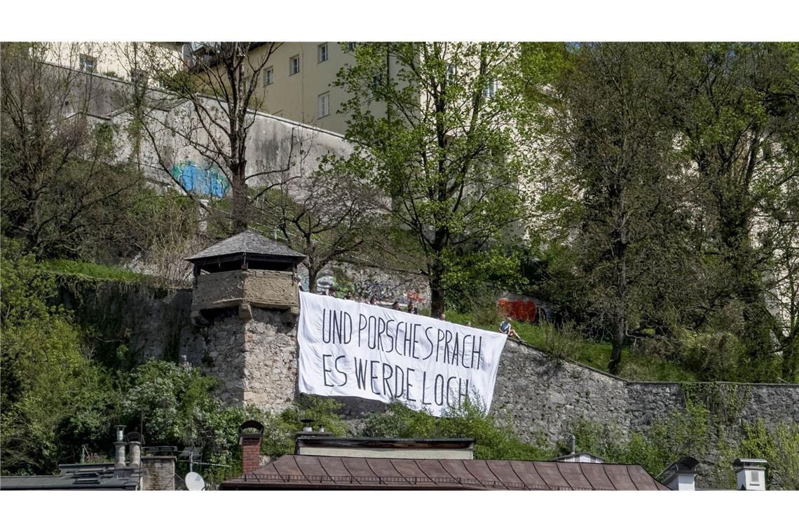 Aktion gegen Porsche-Deal in Salzburg Protest gegen den geplanten Porsche-Privattunnel in Salzburg