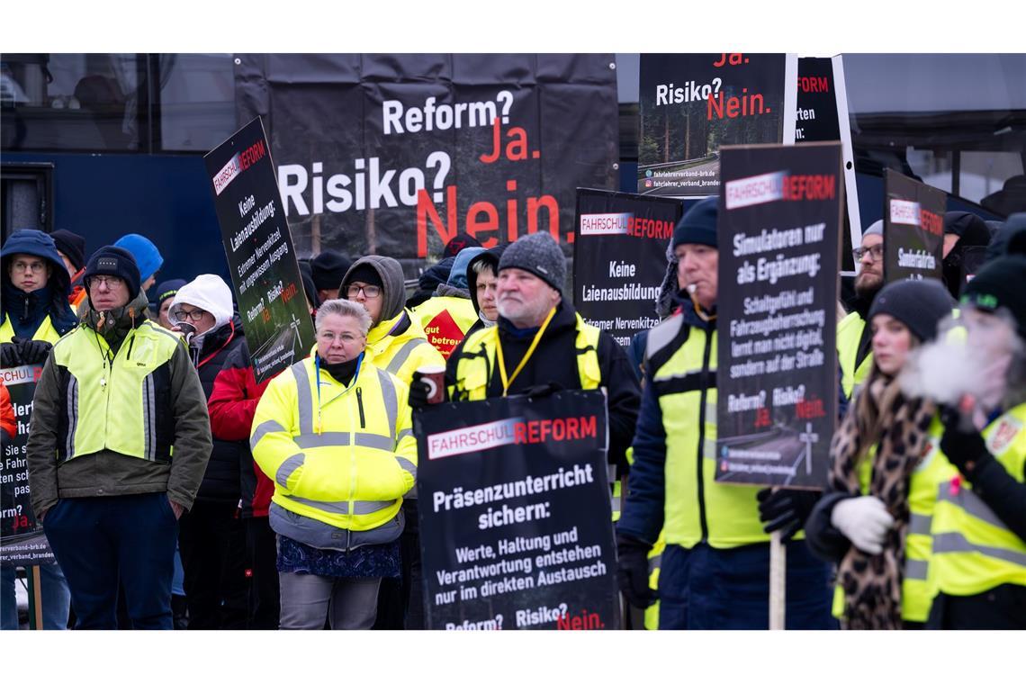 Protest von Fahrlehrern.