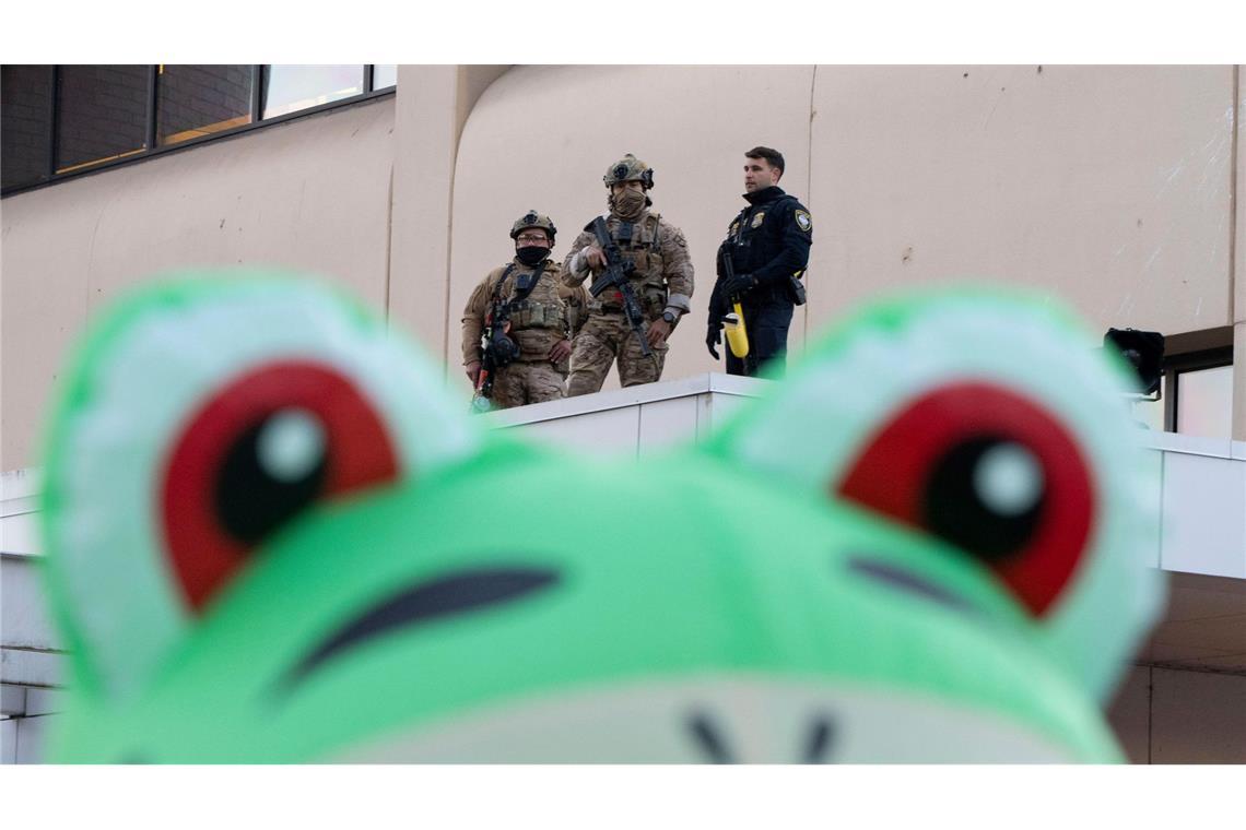 Bilder des Tages Protestaktion im Froschkostüm vor ICE-Gebäude in Portland