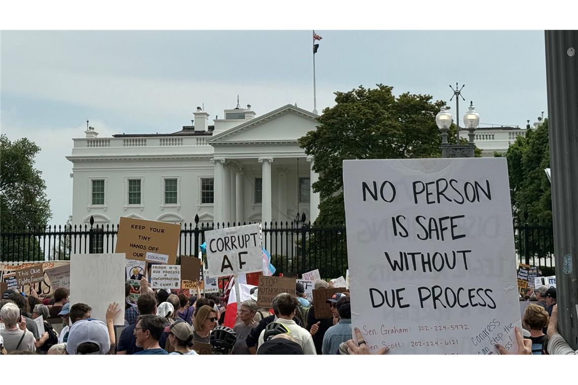 Neue landesweite Proteste gegen Trump Proteste erreichen auch das Weiße Haus