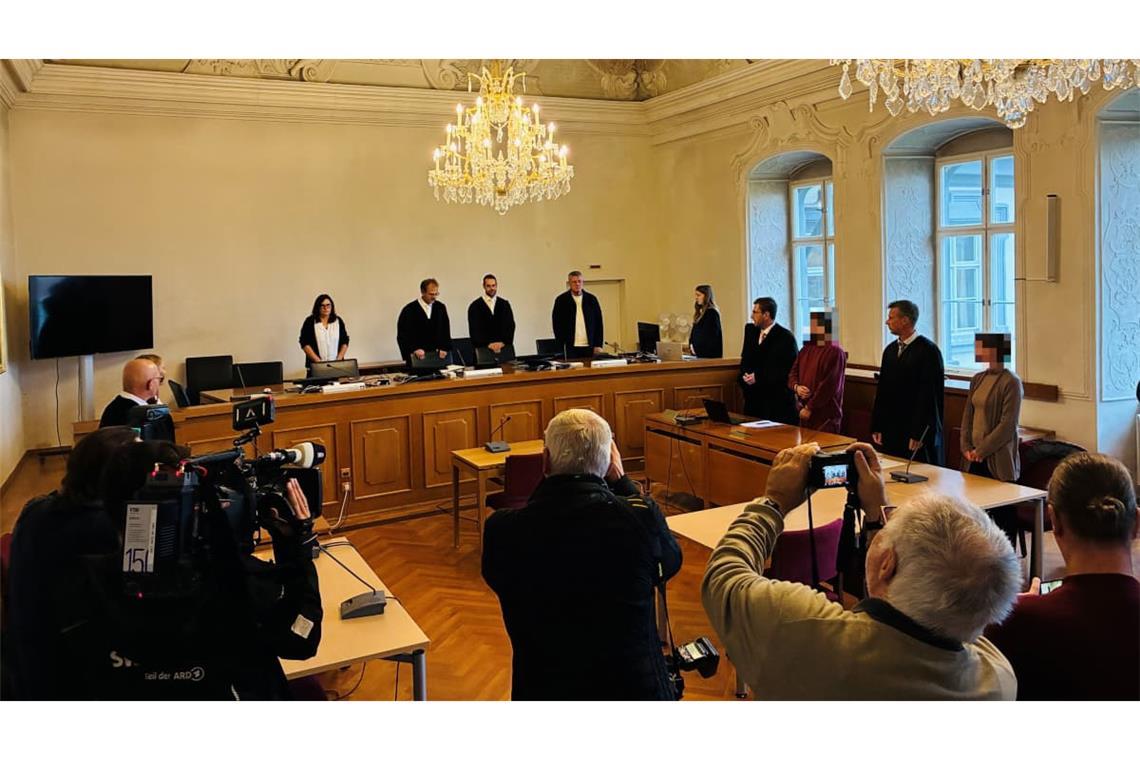 Prozessauftakt vor dem Landgericht Ellwangen am Mittwoch. Es geht um schweren sexuellen Missbrauch von Kindern. Auf der Anklagebank: die Eltern.
