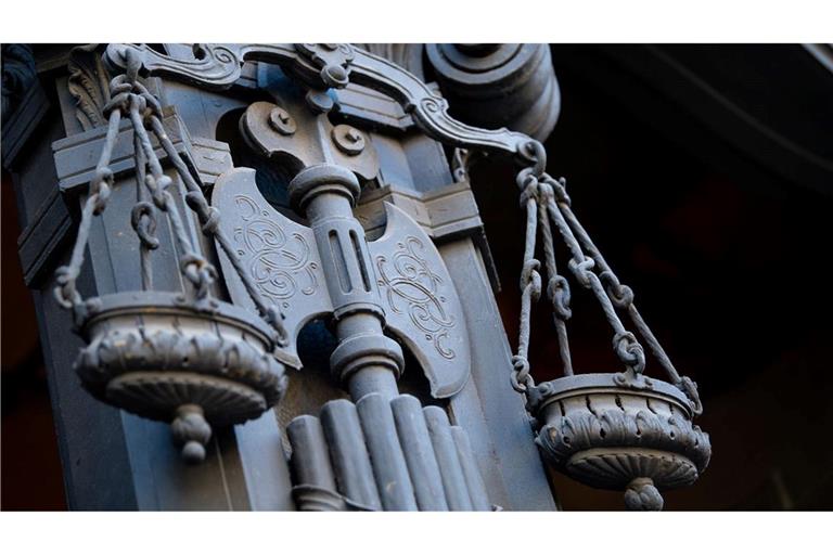 Prozessbegleitung soll es für alle Opfer schwerer Straftaten geben. (Symbolbild)