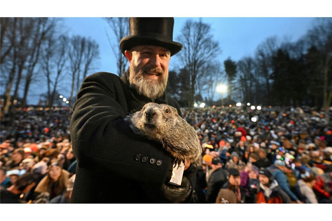 Murmeltier Phil sagt: Es wird weiter kalt bleiben in den USA Punxsutawney Phil, das wettervorhersagende Murmeltier, hat sechs weitere Wochen Winterwetter vorausgesagt.