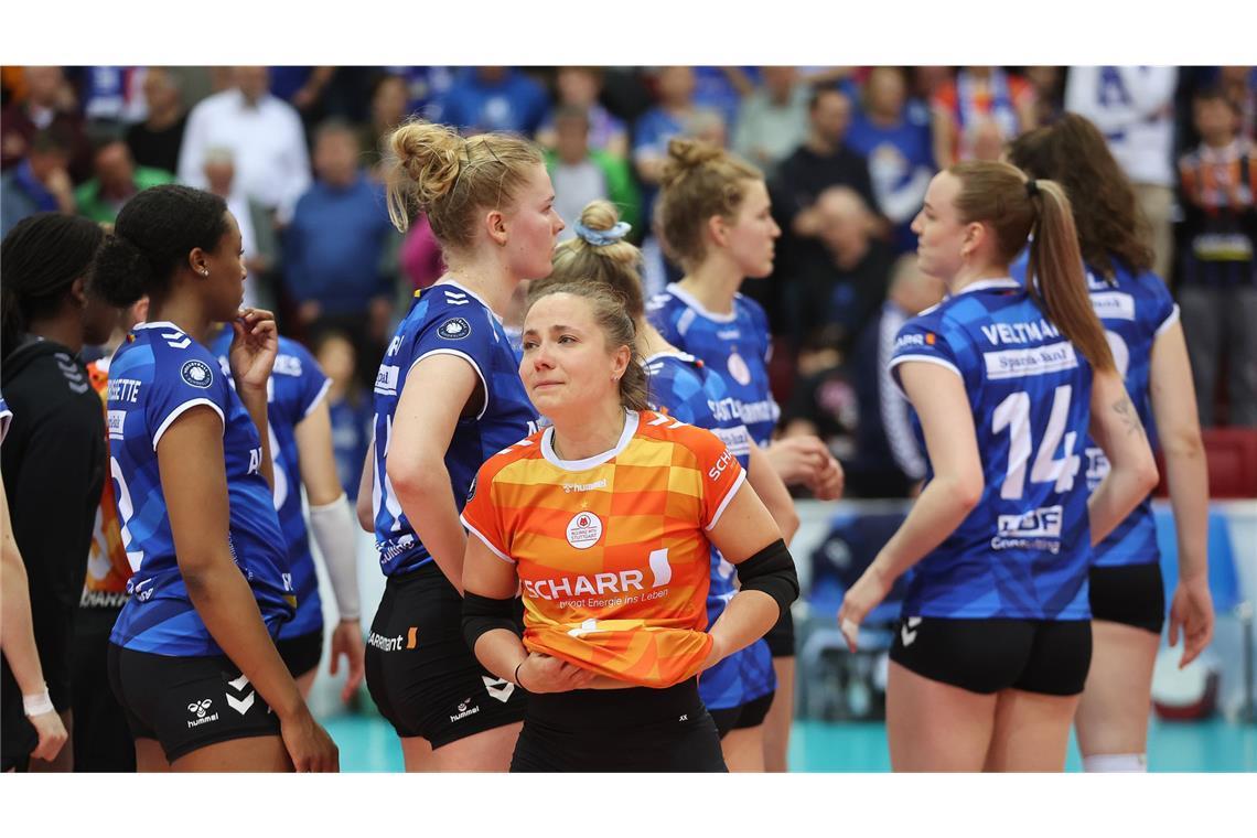 Die emotionalen Bilder eines traurigen Volleyball-Abends Pure Enttäuschung bei Roosa Koskelo und ihren Kolleginnen