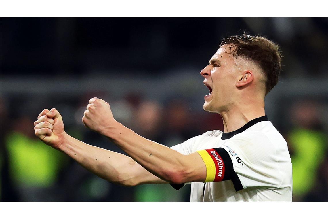 Der große Anführer Kimmich und ein Balljunge "auf Zack" Pure Freude: Joshua Kimmich jubelt über den Einzug ins Final-Four-Turnier.