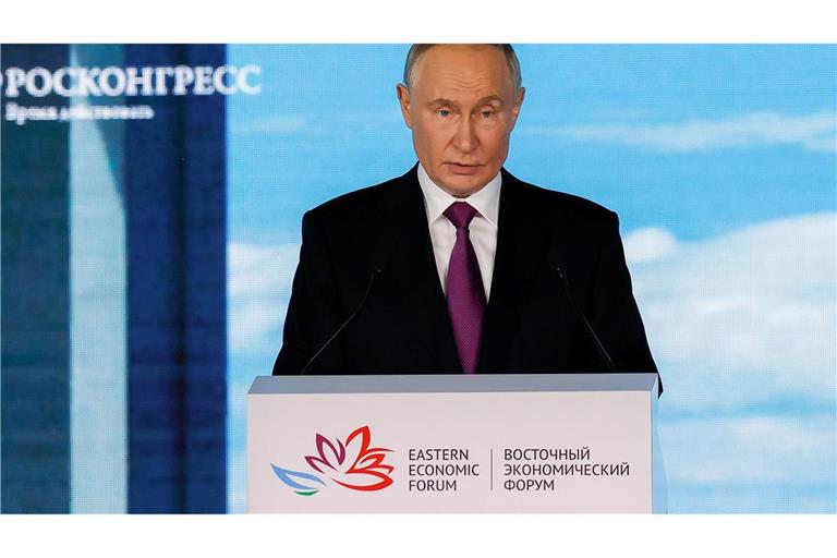 Putin bei einem Auftritt auf dem Wirtschaftsforum in Wladiwostok (Archivbild)