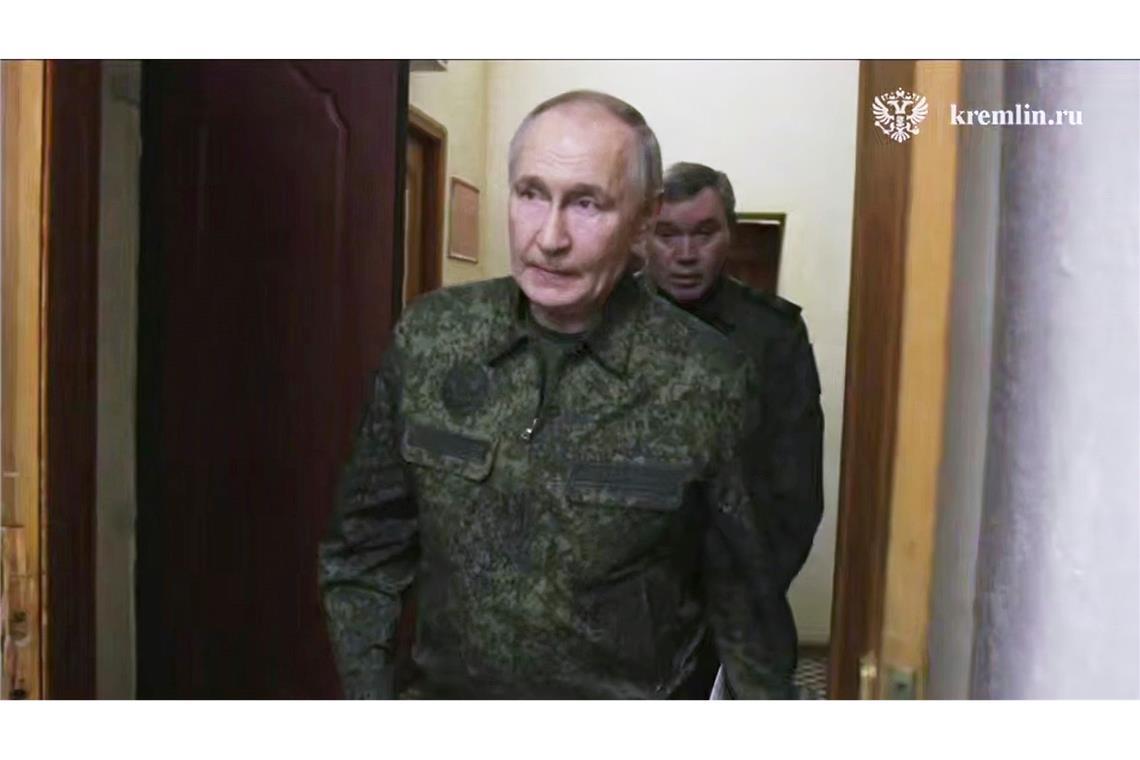 Putin in Kursk: Letzte Ukrainer sollen vertrieben werden Putin hat erstmals den Frontabschnitt Kursk besucht.