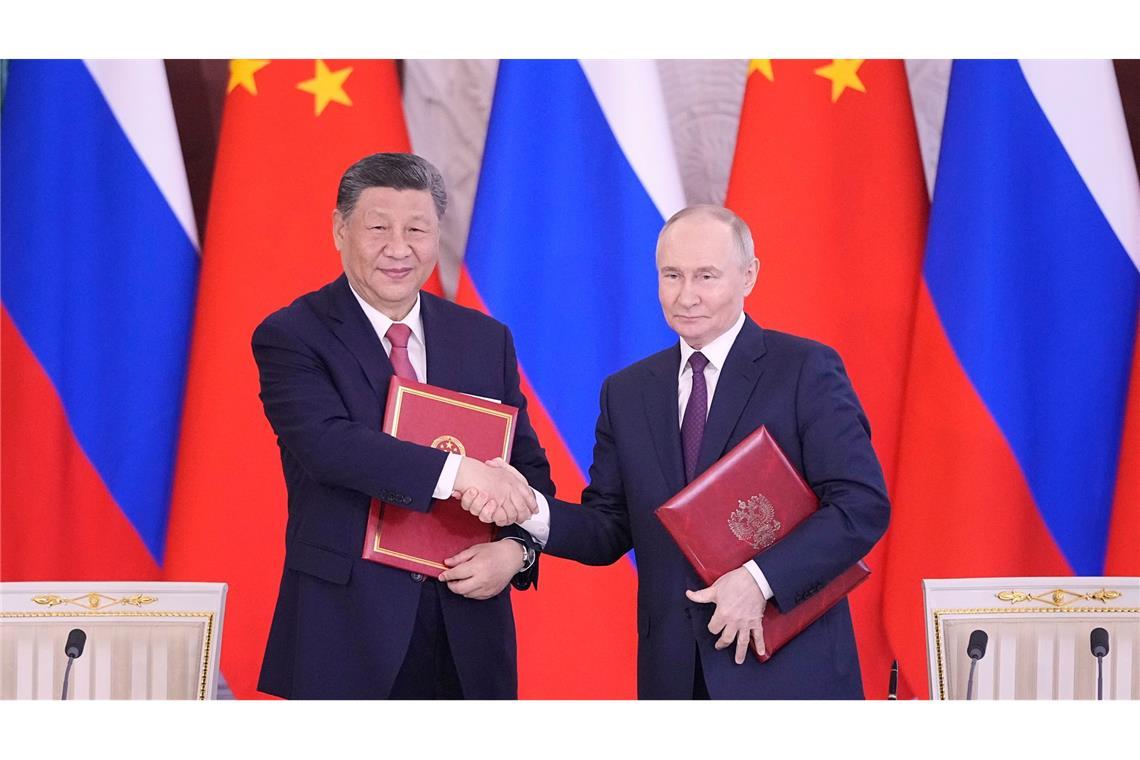 Putin und Xi bekräftigen in Moskau enge Partnerschaft Putin und Xi bekräftigen Partnerschaft.