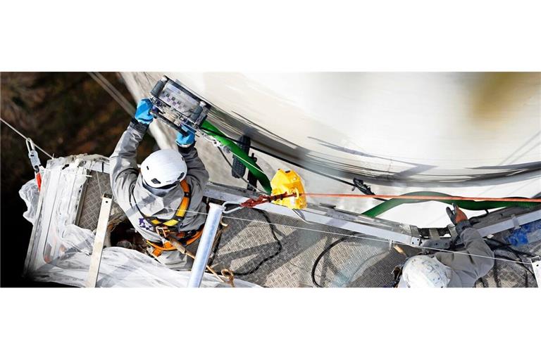 Putzeinsatz in luftiger Höhe