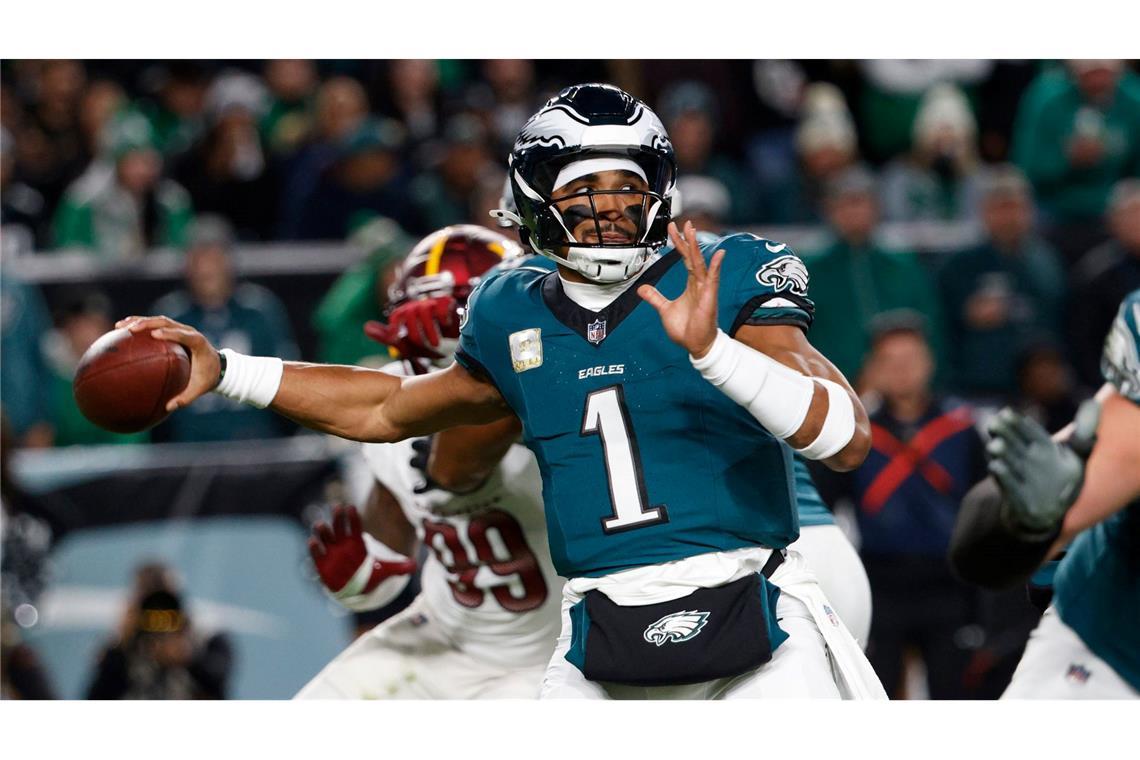 Zwei Touchdowns in 20 Sekunden: Eagles gewinnen Spitzenspiel Quarterback Jalen Hurts gewinnt mit Philadelphia das Spitzenspiel gegen Washington.