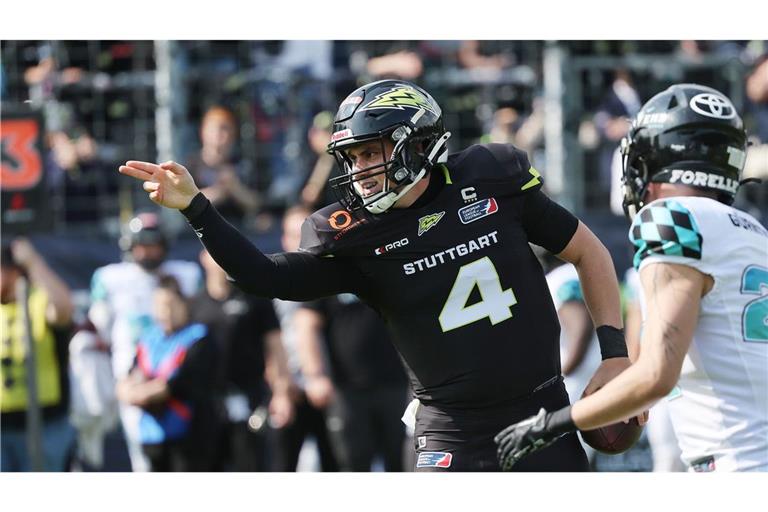 Quarterback Reilly Hennessey führte sein Team von Stuttgart Surge zum Sieg gegen die München Ravens.