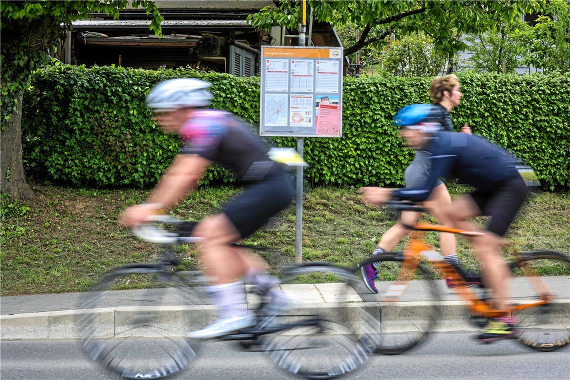 Radelnd die einen, laufend die anderen - und teils in entgegengesetzter Richtung...