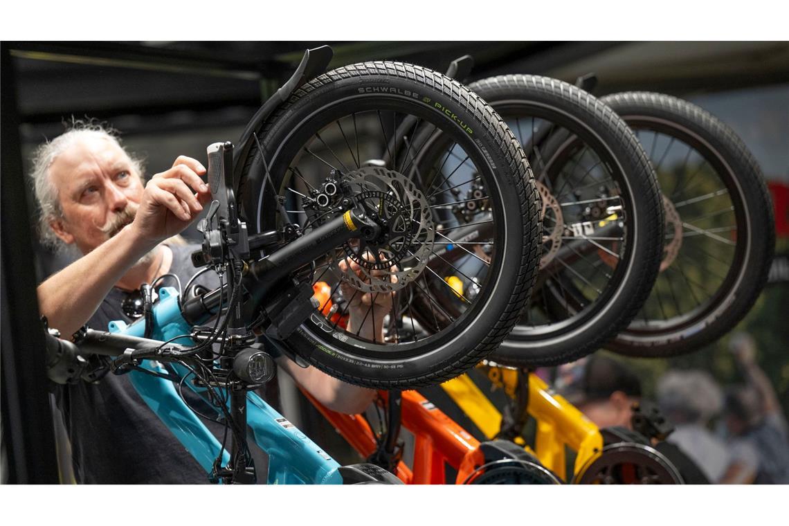 Ohne Motor geht nichts: E-Bikes sollen Fahrradbranche retten Räder über Räder bei der Messe Eurobike.