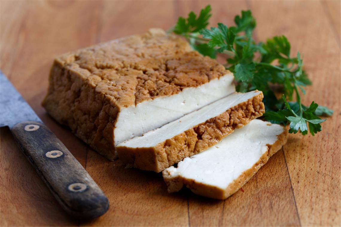 Warum wird Raucharoma in der EU verboten? Räuchertofu wird oft mit Raucharoma hergestellt.