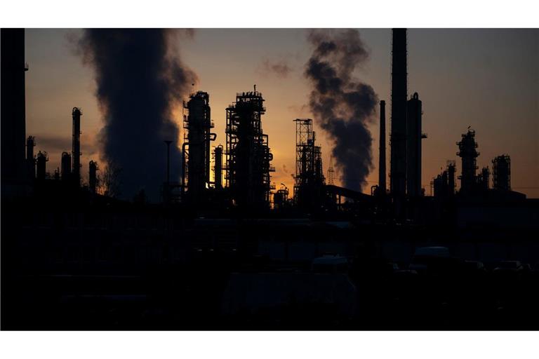 Raffinerie in Deutschland: Preise für Rohöl auf dem Weltmarkt kräftig gestiegen.