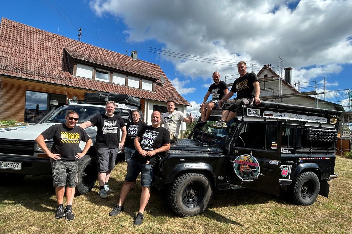 Ralf Oppenländer (von links), Julian Holland, Thomas Pfreundtner, Marcel Waldbüßer, Michael Hermann, Jonas Oppenländer und Daniel Dietrich freuen sich auf ihr neues Abenteuer. Foto: Christoph Zender