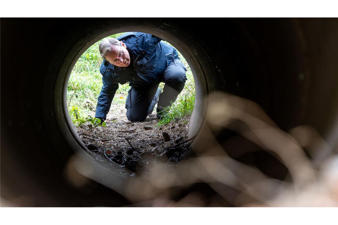 Bilder des Tages Ramelow kriecht durch Agentenschleuse – Thüringen erinnert an 35 Jahre Mauerfall