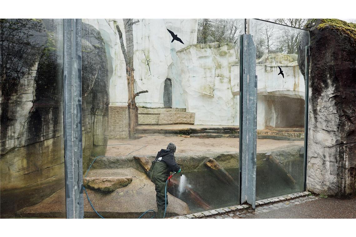 Randalierer sind vergangenes Wochenende in den Zoo in Karlsruhe eingedrungen und haben mehrere Tieranlagen mit Müll verwüstet.
