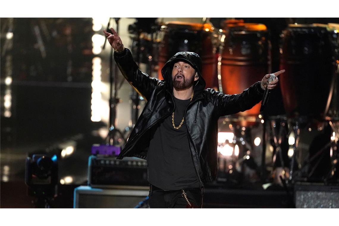 Eminem ist Opa Rapper Eminem ist Großvater geworden. Hier bei der Einführungszeremonie der Rock & Roll Hall of Fame im Jahr 2022.