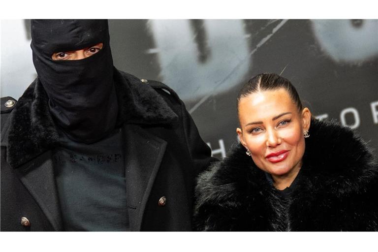 Rapper Haftbefehl und seine Frau Nina Anhan bei der Premiere der Doku