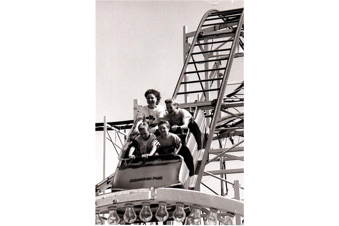Die Geburtsstunde der Freizeitparks Rasant unterwegs: Im Welzheimer Wald geht es seit den früheren 1970er Jahren im <b>Schwabenpark</b> rund. 1972 als „Safari-Park“ gegründet, ...