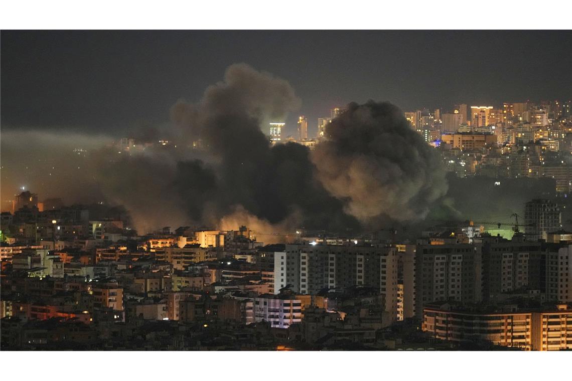 Rauch steigt auf nach einem israelischen Luftangriff in Dahieh, einem südlichen Vorort von Beirut.