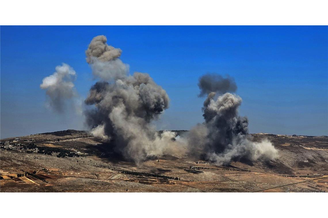 Rauchschwaden nach israelischen Angriffen über Nabatijeh im Süden des Libanon. (Archivbild)