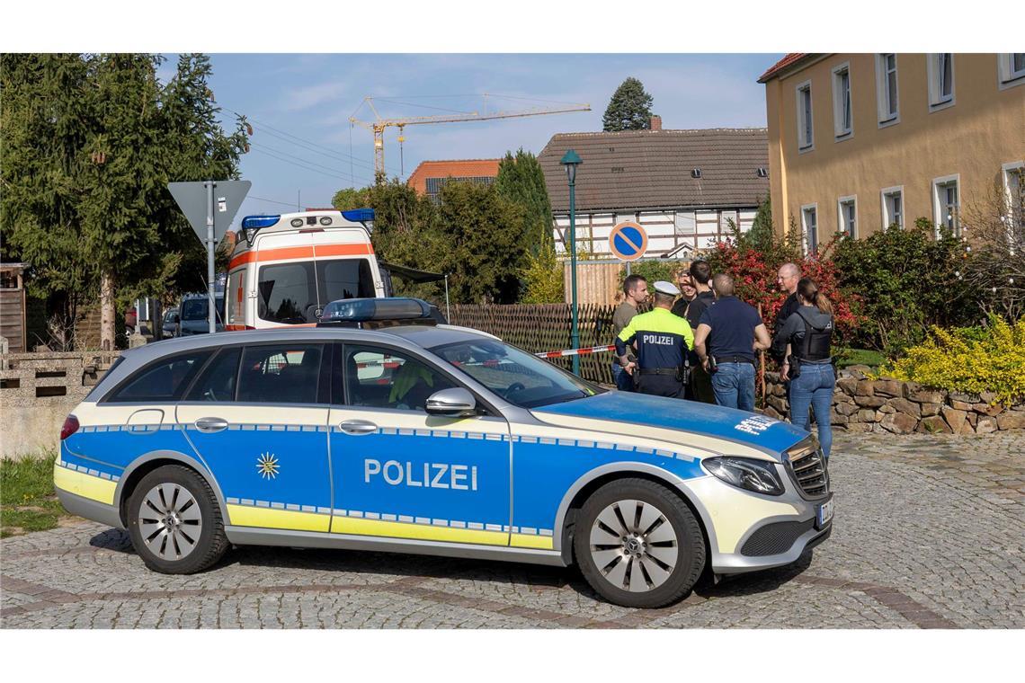 Tödliches Gift hergestellt: Jugendlicher im Visier Razzia in Sachsen: Ein Jugendlicher soll Gift im Haus seiner Eltern gelagert haben.