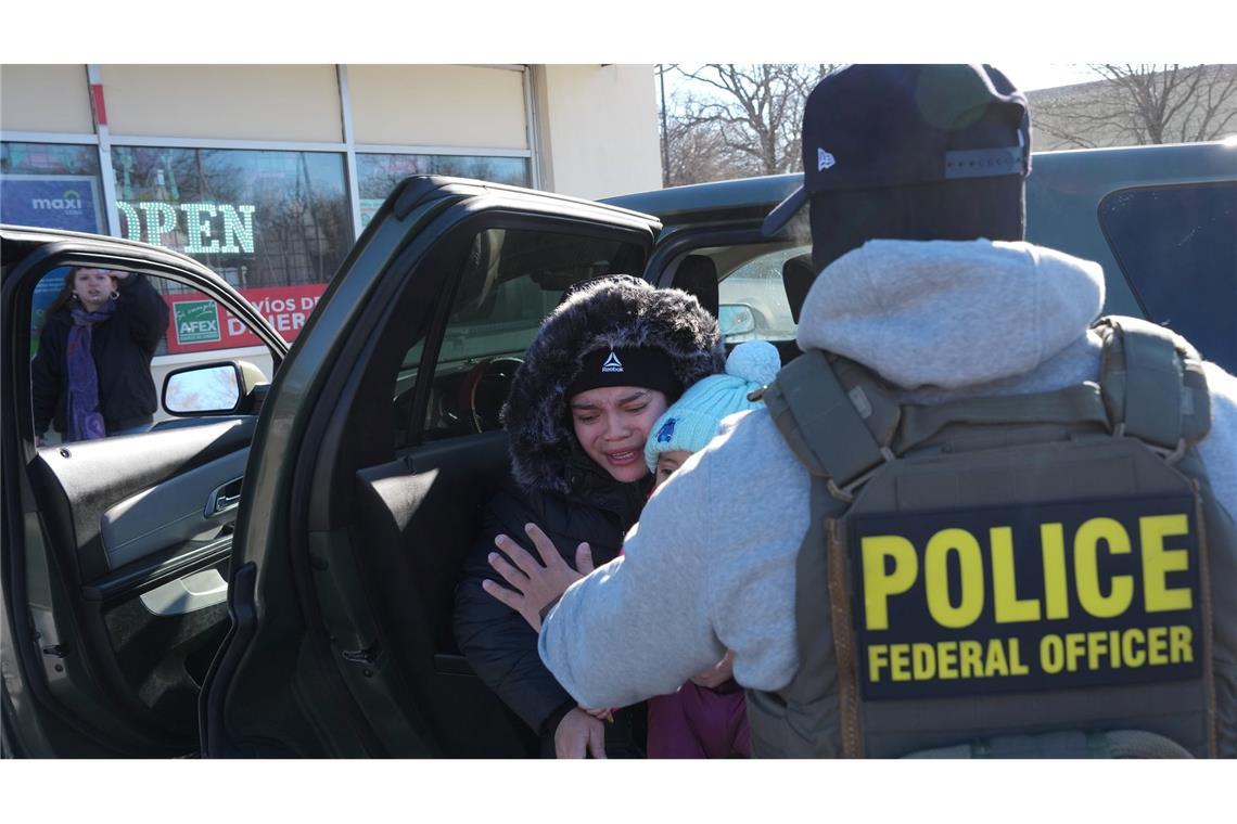 Razzien sollen helfen, Trumps rigorose Abschiebepolitik durchzusetzen.