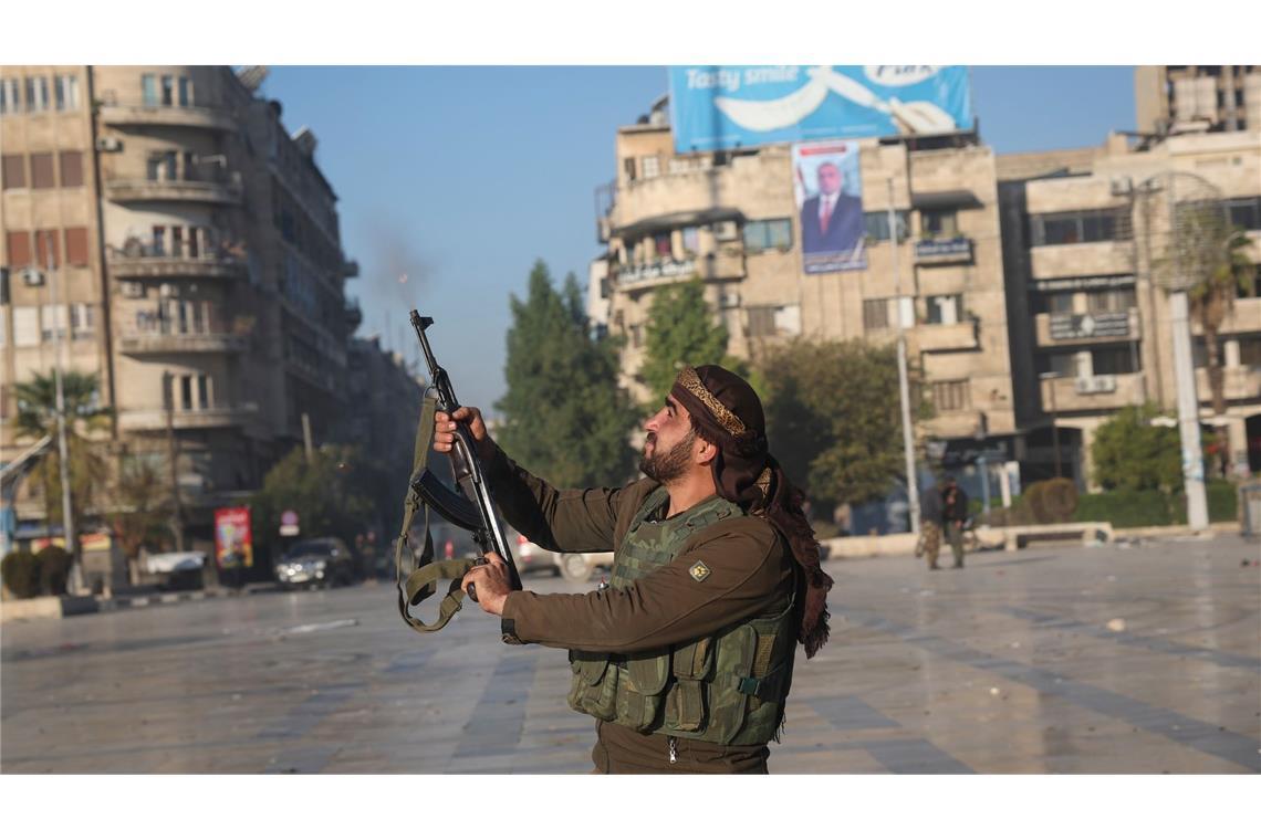 Druck auf Assad - Syriens Regierung verliert Aleppo Rebellengruppen sind in die Millionenmetropole eingerückt.