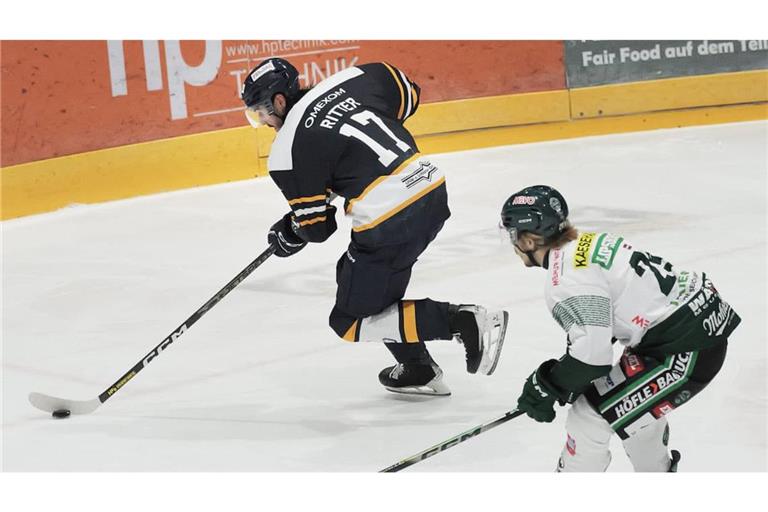 Rebels-Verteidiger Toni Ritter (links), sonst Mr. Zuverlässig, unterliefen gegen die Tigers aus Bregenz zwei folgenschwere Fehler.