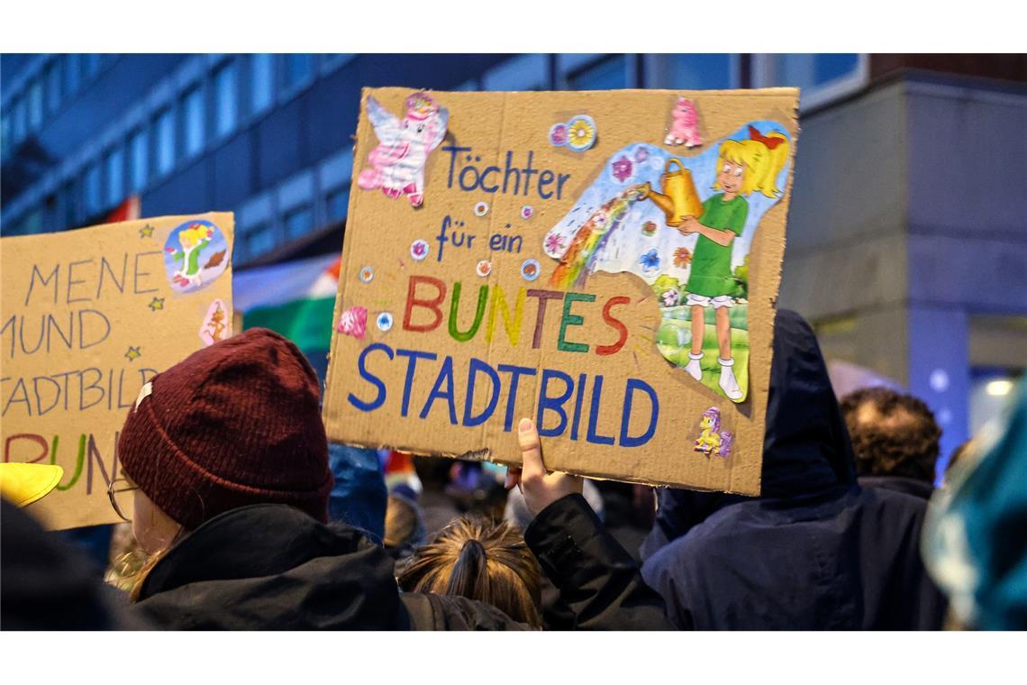 Recht gaben dem Kanzler deutlich mehr Ältere als Jüngere.