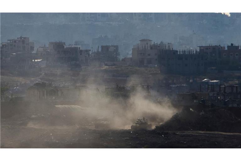 Rechtsextreme Minister in Israel fordern schon länger die Wiederbesetzung und Wiederbesiedlung des Gazastreifens, aus dem Israel sich vor 20 Jahren zurückgezogen hat.