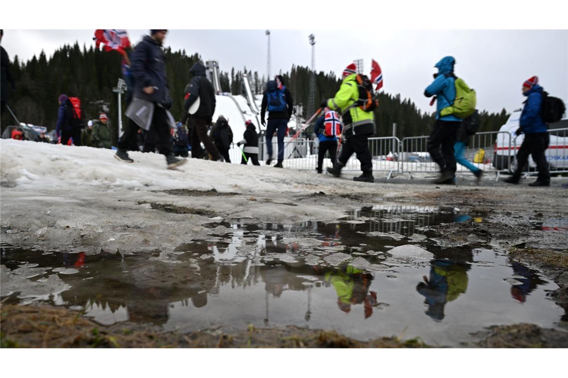 Heftiger Wind sorgt bei WM für Kombinierer-Absage Regen und Wind: Wirklich gemütlich ist das Wetter in Trondheim nicht.