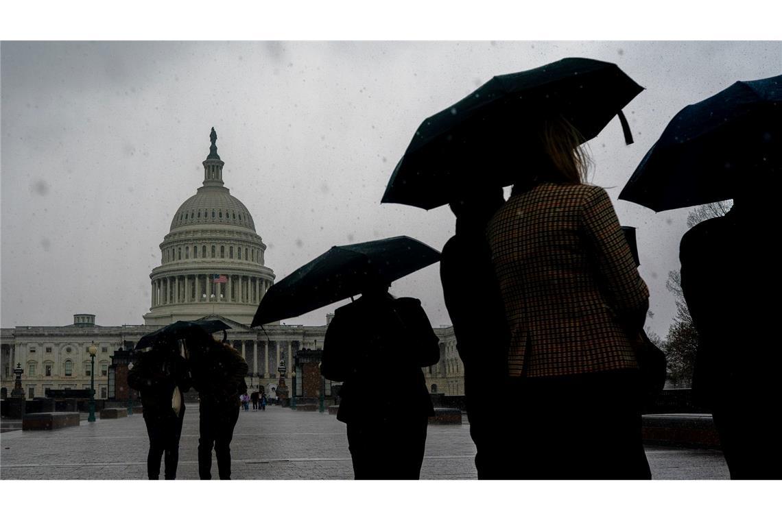 Regenschirme vor dem US-Kapitol.