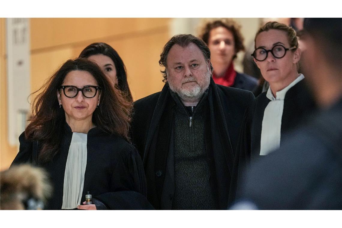 Vier Jahre Haft für französischen Regisseur in MeToo-Prozess Regisseur Christophe Ruggia wurde zu vier Jahren Haft verurteilt. Das Gericht setzte zwei Jahre der Strafe auf Bewährung aus, die restliche Zeit darf Ruggia unter elektronischer Überwachung zu Hause verbringen.