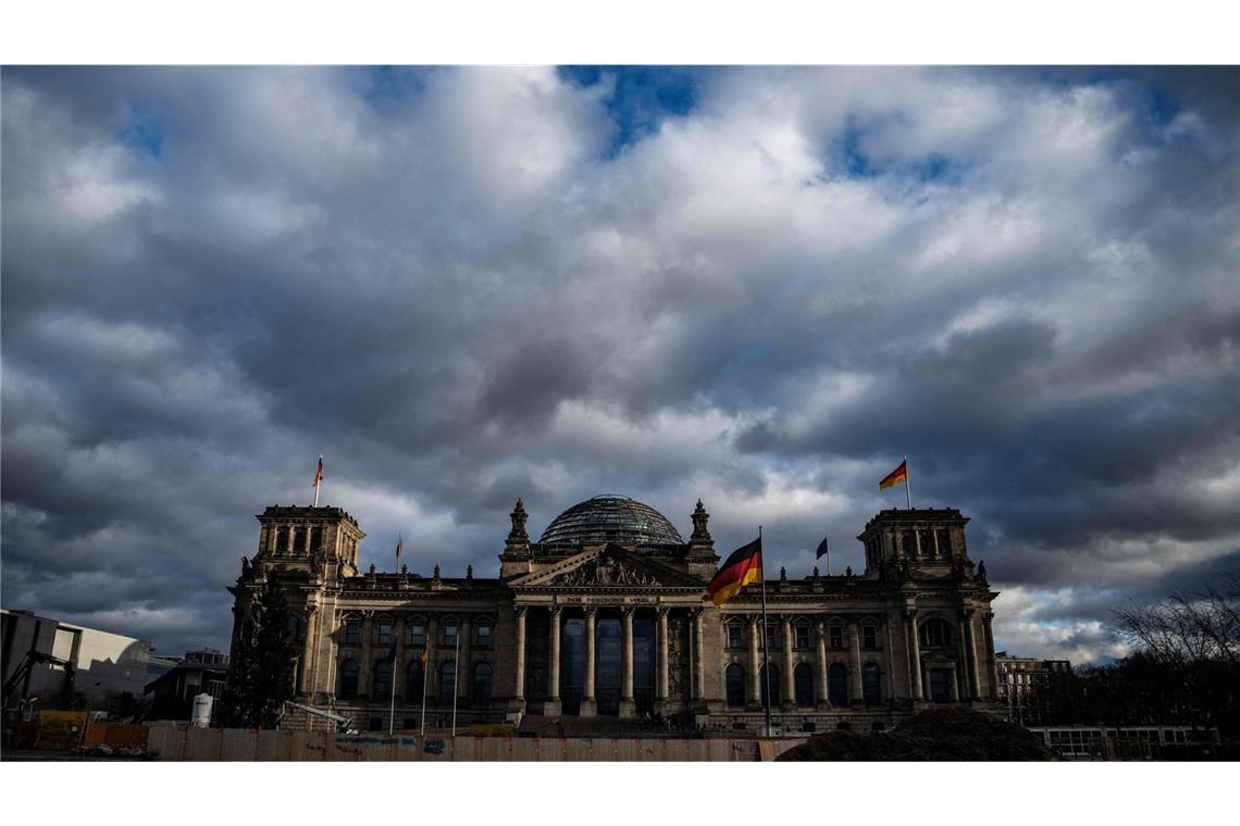 Das Parlament entfernt sich von der Bevölkerung Reichstagsgebäude in Berlin: Im neu gewählten Parlament beträgt der Anteil der Abgeordneten mit Migrationsgeschichte 11,6 Prozent.