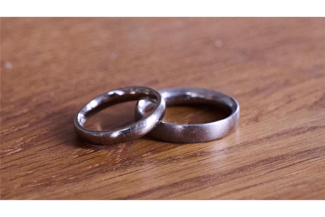 Reicht die Witwenrente nach dem Tod des Partners zum Leben?