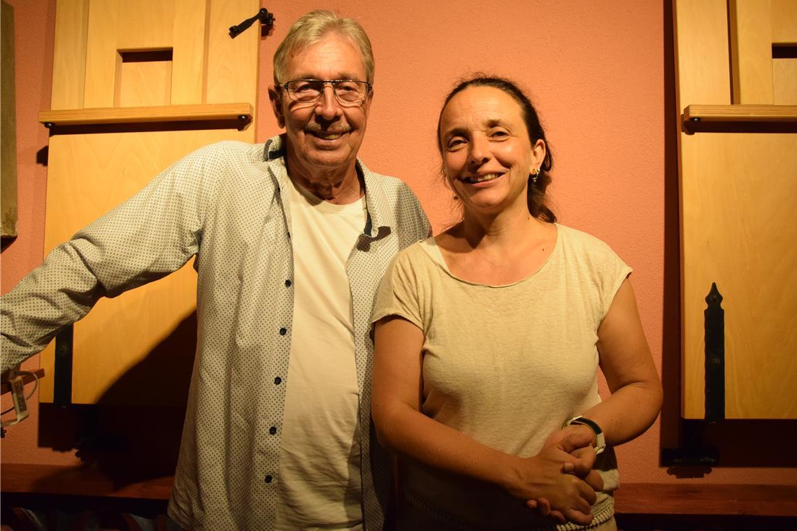 Neue Funde zur Stadt- und Sozialgeschichte Reinhold Feigel und Aline Kottmann geben bei ihrem Vortrag spannende Einblicke in den Murrhardter Untergrund. Foto: Elisabeth Klaper
