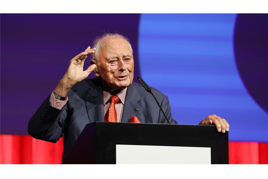 Reinhold Würth wendet sich an Gen Z: „Müssen wieder mehr schaffen“ Reinhold Würth wurde am Dienstagabend bei einem Festakt zu seinem 90. Geburtstag gewürdigt.